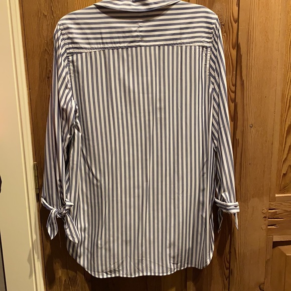 J.Crew wrist tie, long sleeve pullover blouse. - Picture 2 of 3